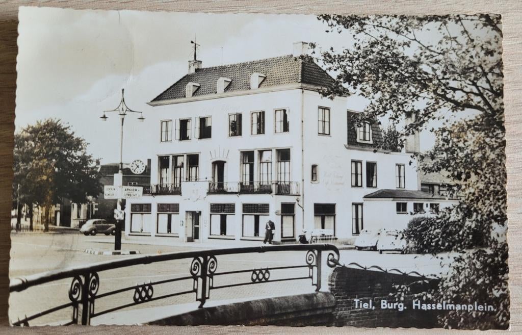 Tiel Burg. Hasselmanplein Hotel Telkamp 1959, Verzamelen, Ansichtkaarten | Nederland, Ophalen of Verzenden, 1940 tot 1960, Gelopen