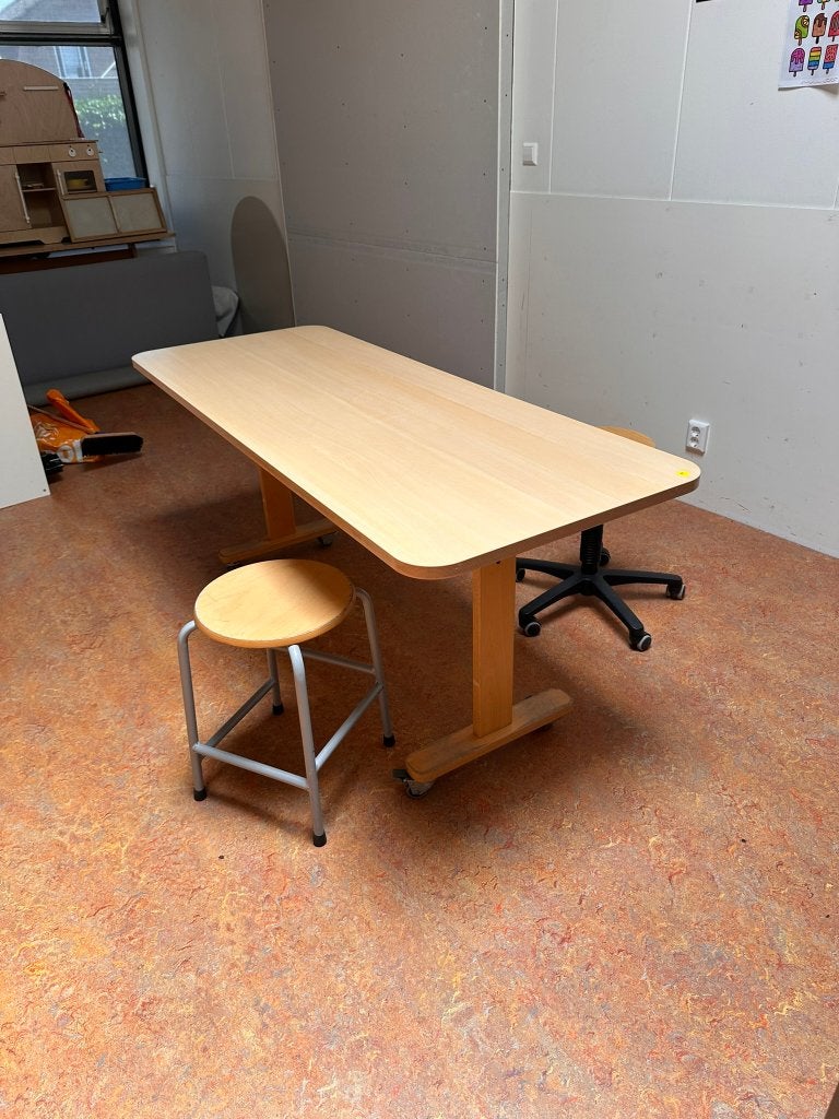 Hazentafels en banken Kinderopvang, Crèche of Kinderdagverblijf