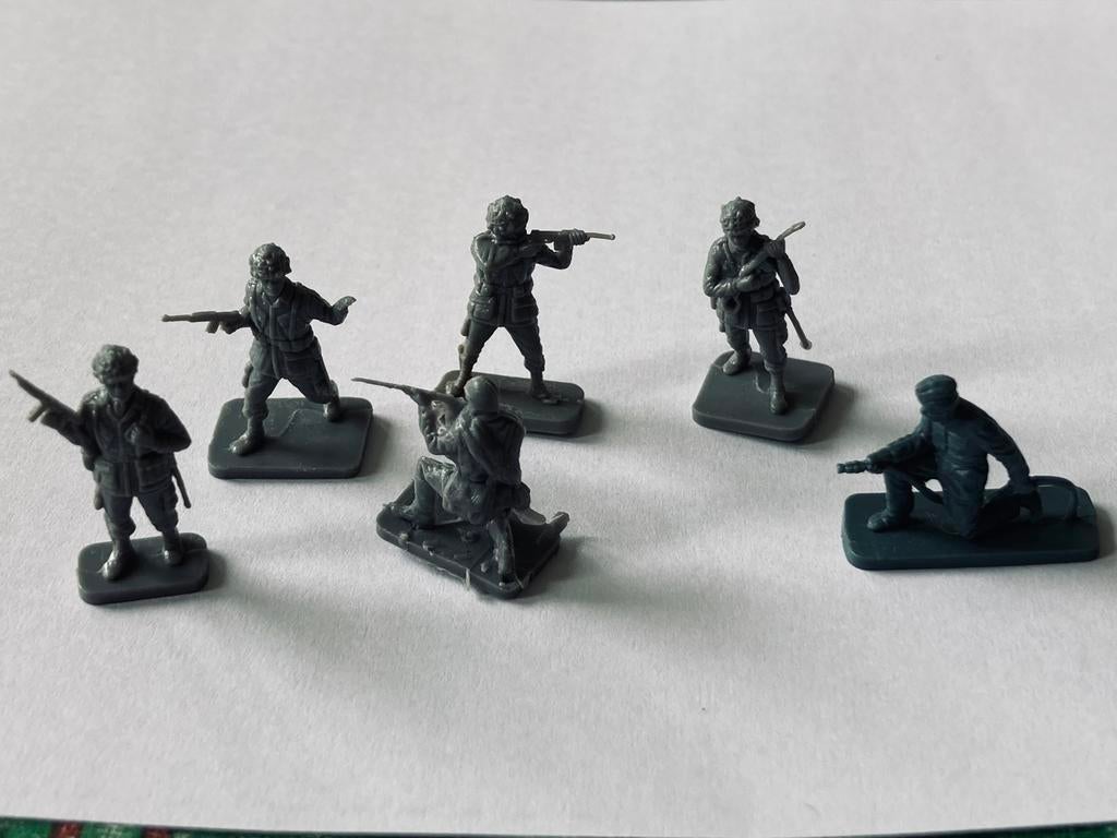 6 miniatuur soldaatjes, Verzamelen, Poppetjes en Figuurtjes, Ophalen of Verzenden