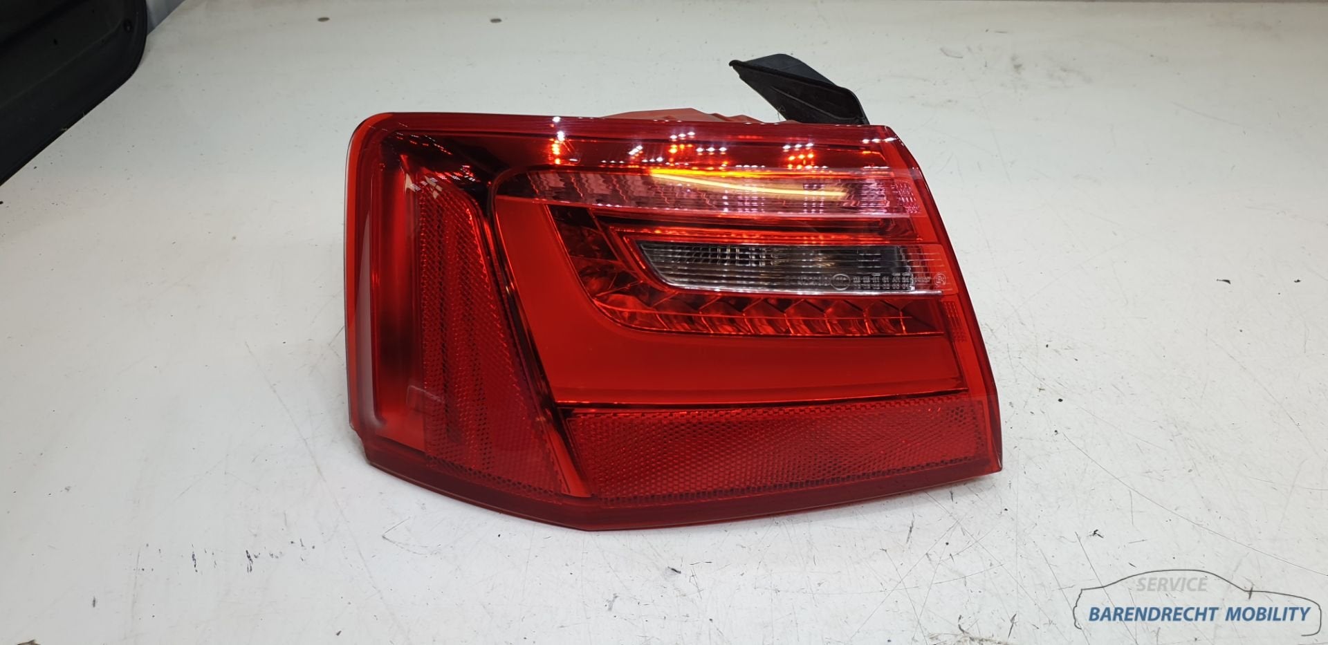 Achterlicht links buiten Audi A6 S6 C7 sedan bestuurderskant, Gebruikt, AUDI AG, Auto-Union-Strasse 1
85045  Ingolstadt, DE, Kundenbetreuung@audi.de