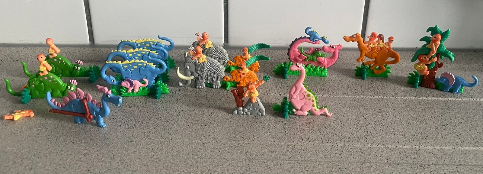 Kindersurprise 3D puzzels 12 dino’s dinosaurus verrassingsei, Ophalen of Verzenden, Zo goed als nieuw