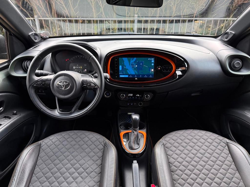 Toyota Aygo X 1.0 VVT-i S-CVT PREMIUM JBL|ACC/NAVI/CAMERA/VO, Auto's, Toyota, Adaptive Cruise Control, Gebruikt, 4 stoelen, Leder en Stof