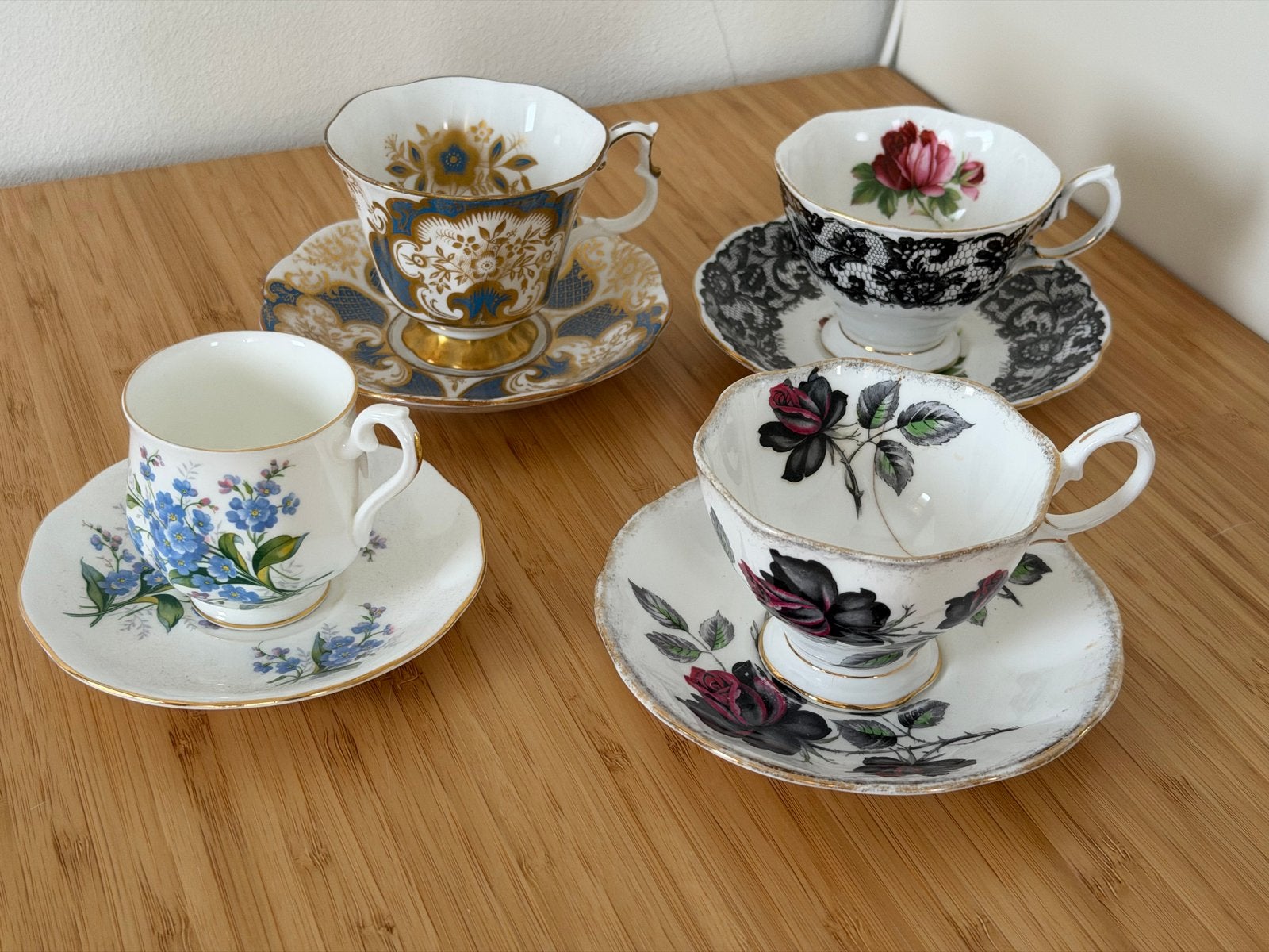 Set van 4 Royal Albert China Bone theekopjes, Ophalen