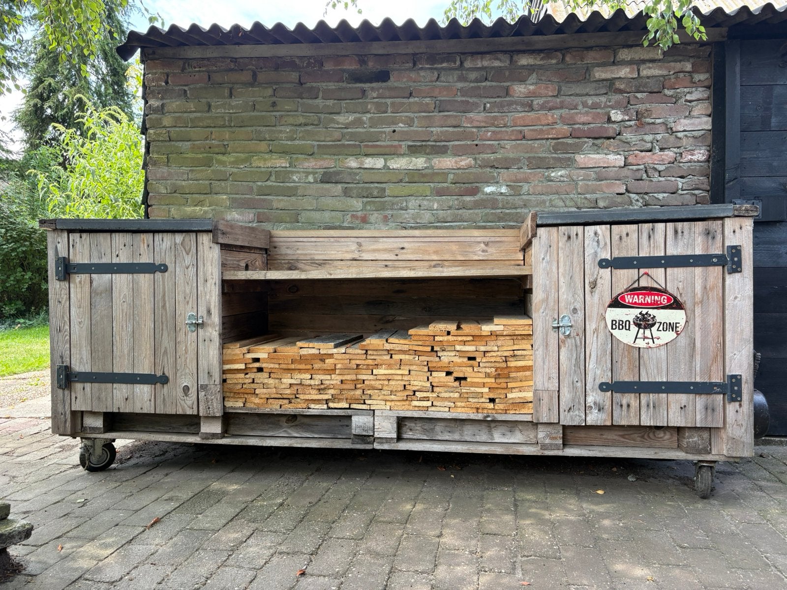 Buitenkeuken met twee hardstenenbladen, Ophalen, Gebruikt