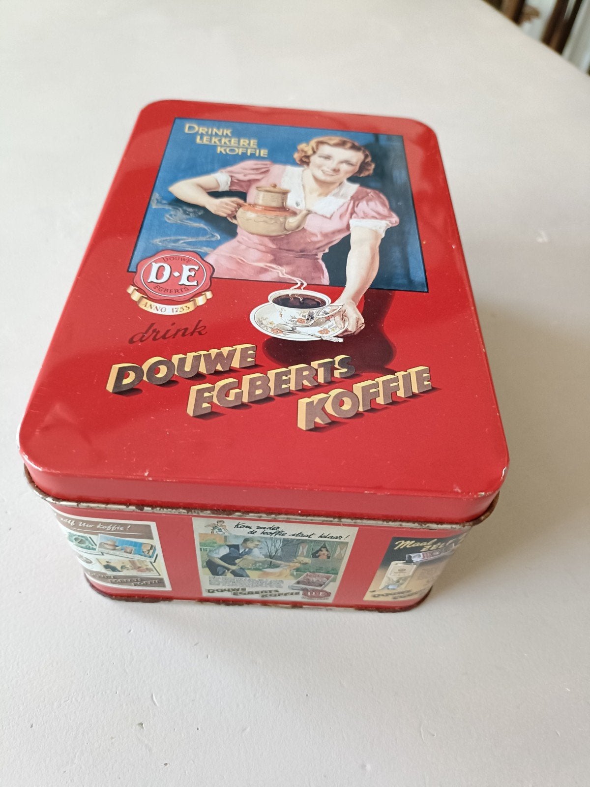 Douwe Egberts koffie blik
Nog in goede staat, zonder deuken., Ophalen of Verzenden, Gebruikt, Koffie, Douwe Egberts