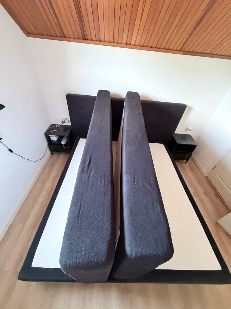 tweepersoonsbed met boxspring en matrassen (180x200), Ophalen, Zwart, Tweepersoons, Zo goed als nieuw