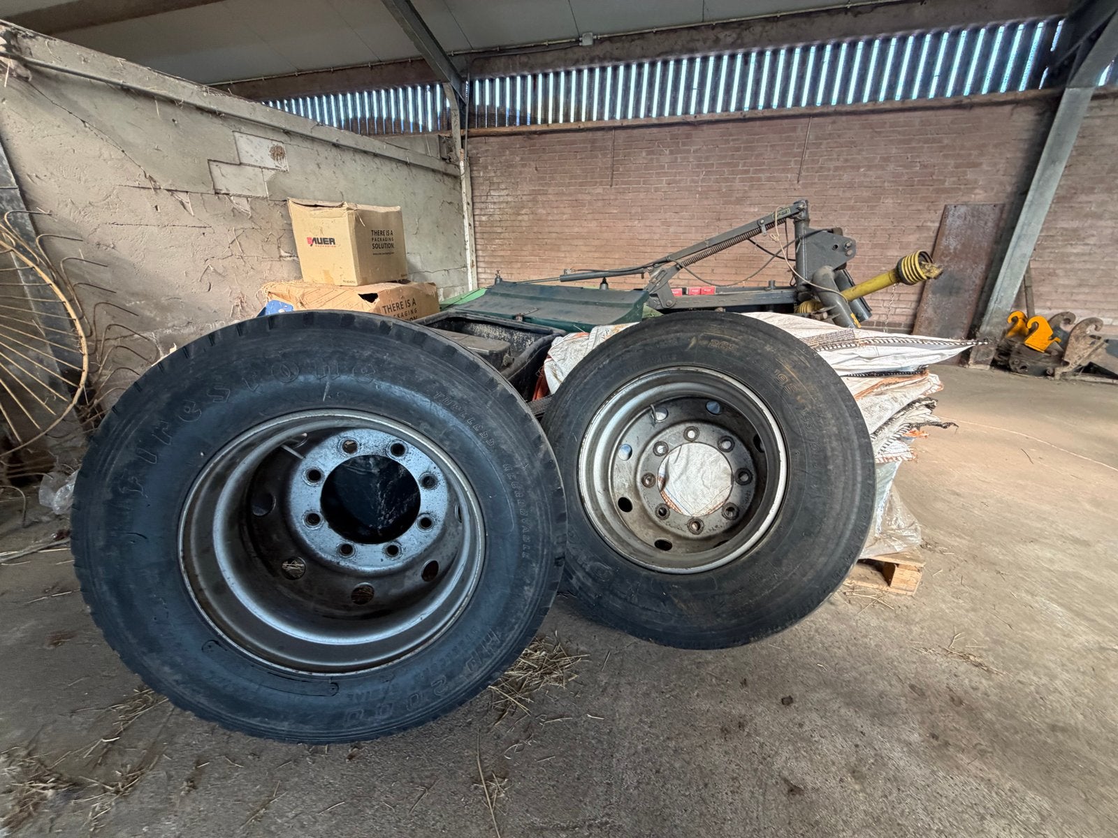 2x Vrachtwagen aanhanger banden 265/70 R19.5, Ophalen