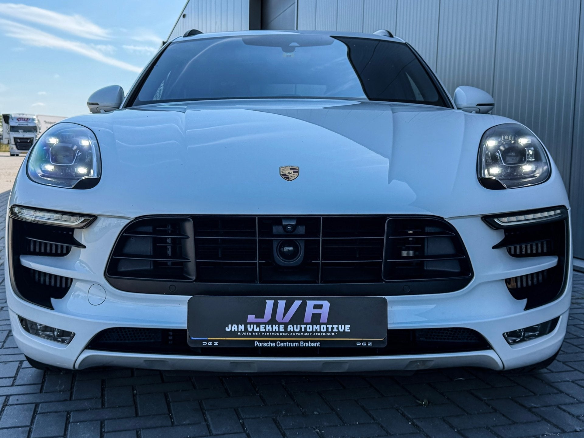 Foto 6 van Porsche Macan 3.0 GTS Pano Lucht Bose 21 inch
