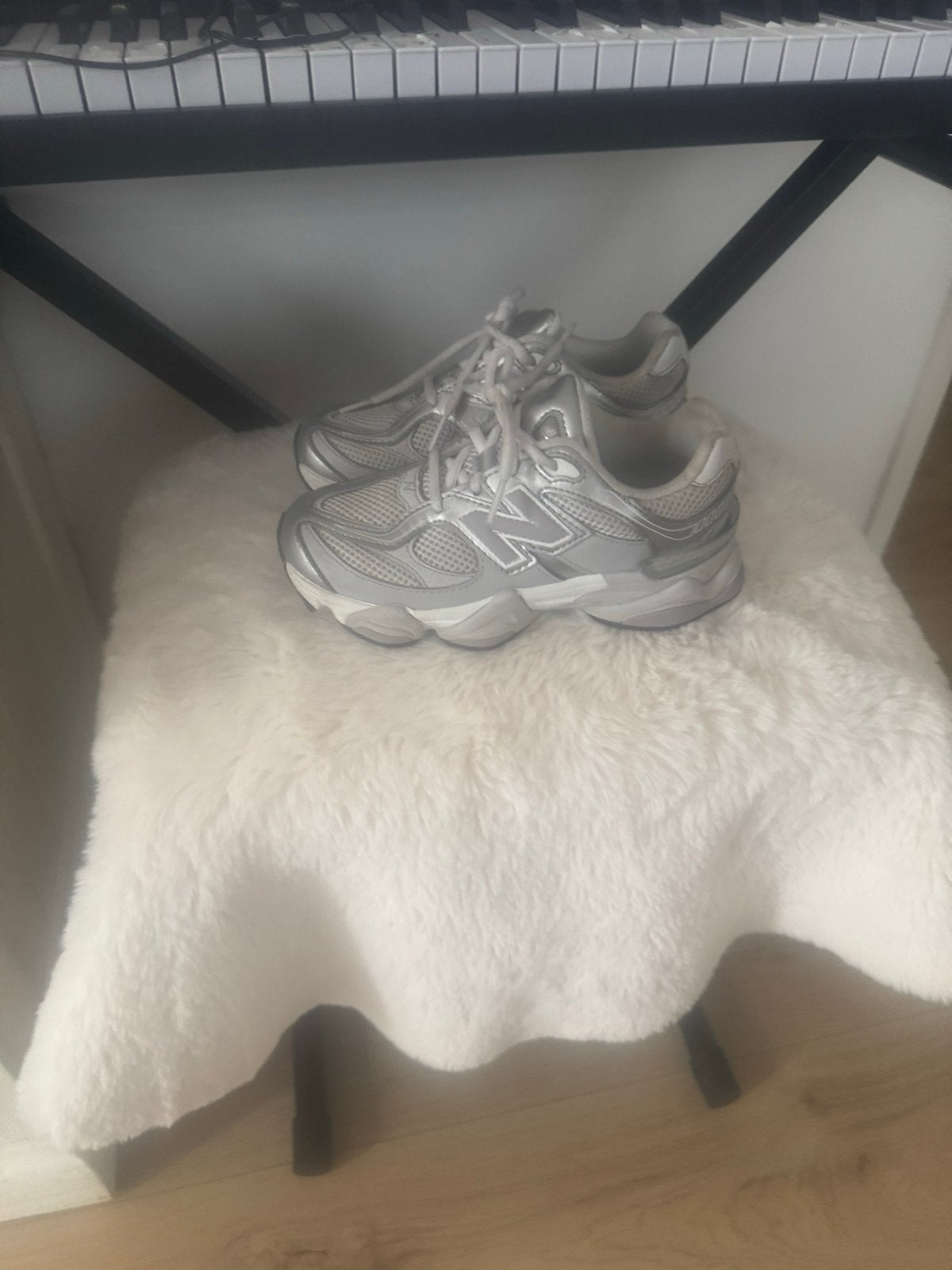 New Balance sneakers - Zilverkleurig, maat 33, Ophalen, Gedragen, Grijs, Sneakers of Gympen