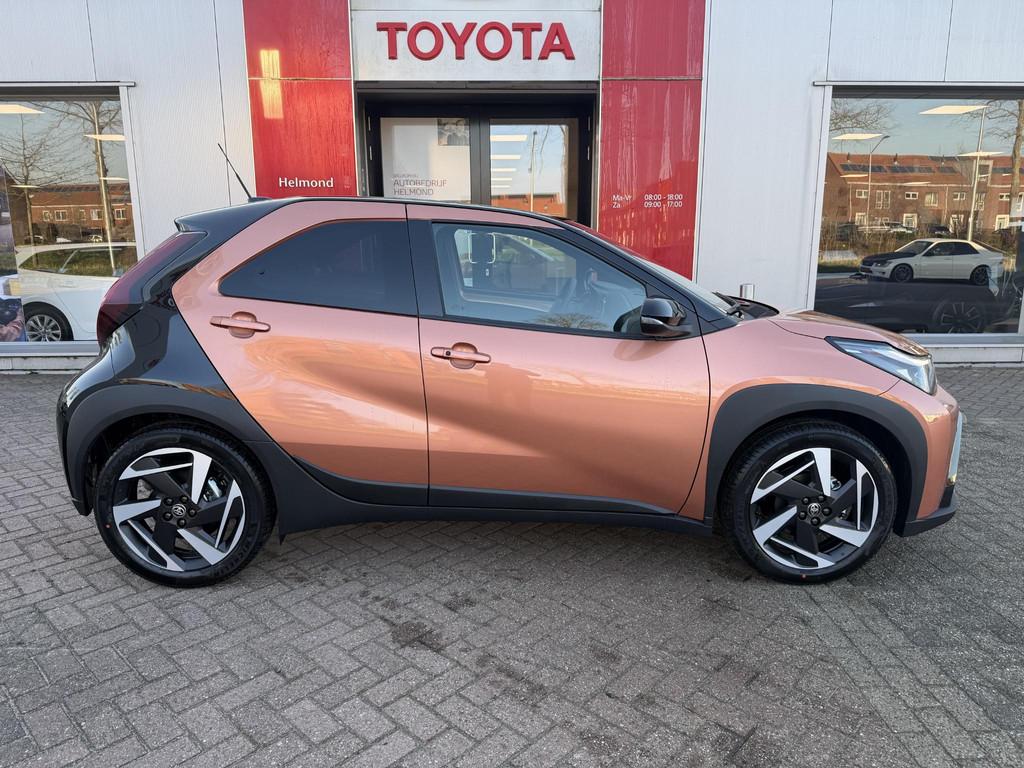 Toyota Aygo X Hybrid 115 envy NEW, Stof, Gebruikt, Euro 6, 4 stoelen
