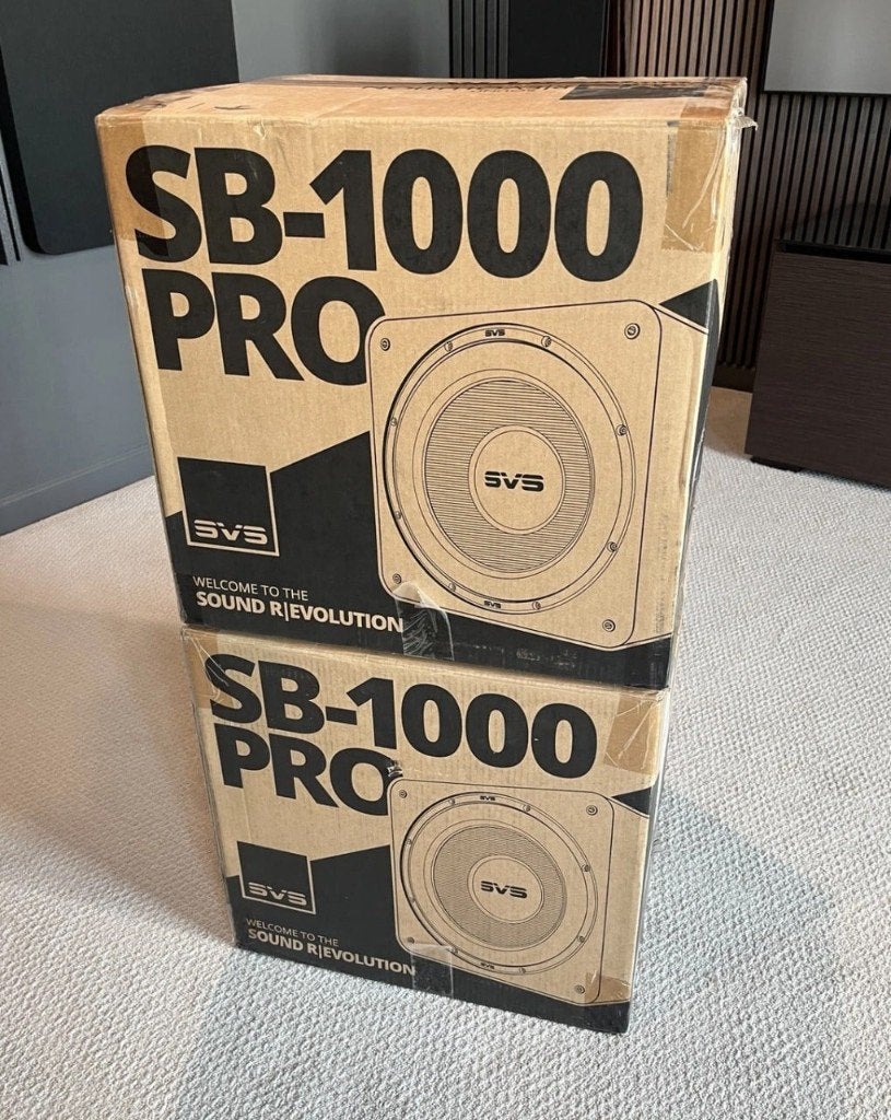 Twee SVS SB-1000 Pro subwoofer bluetooth