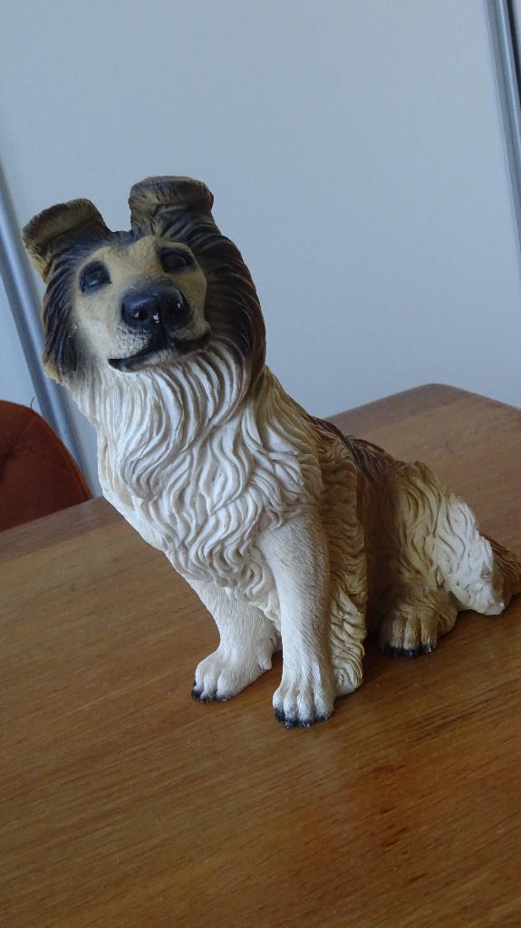 Honden Beeldje Van Polystone., Verzamelen, Beelden en Beeldjes, Ophalen of Verzenden, Zo goed als nieuw, Dier