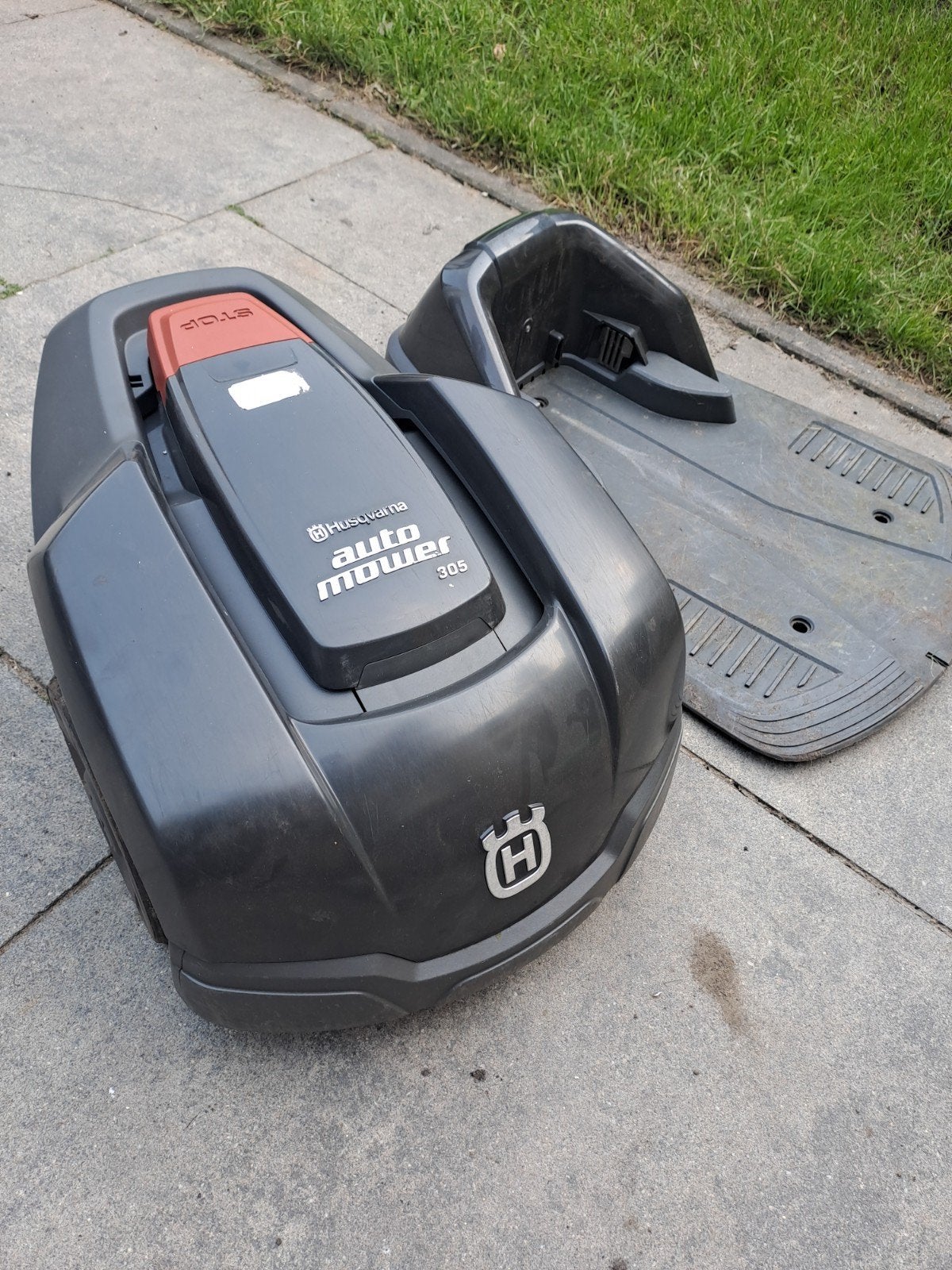Husqvarna Automower 305 Robotmaaier 758uur, Cirkelmaaier, Gebruikt, Minder dan 30 cm, Ophalen of Verzenden