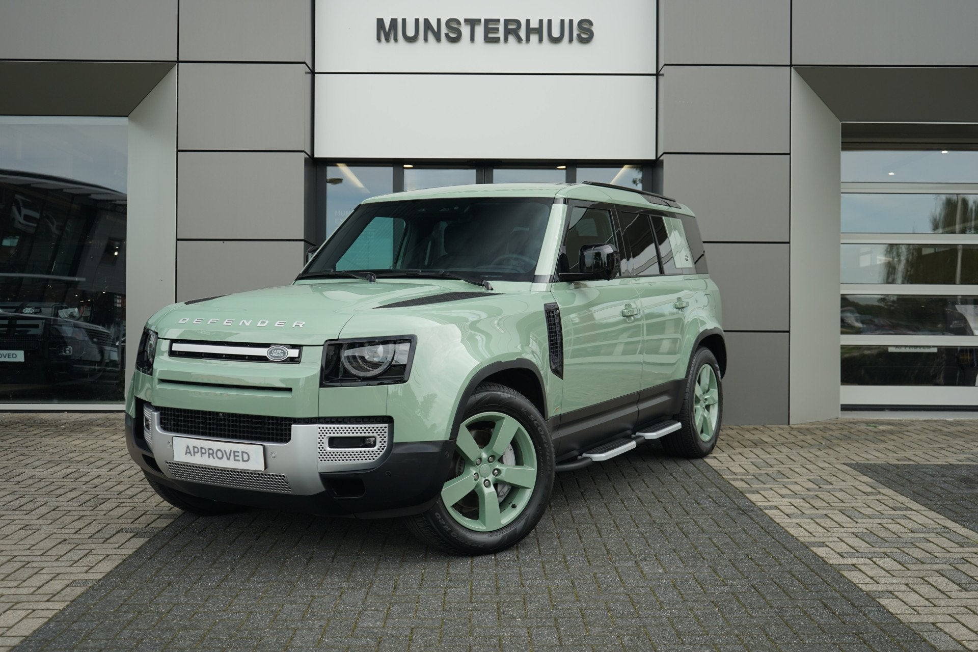 Land Rover Defender 110 2.0 P400e 110 75 Edition AWD | Koelv