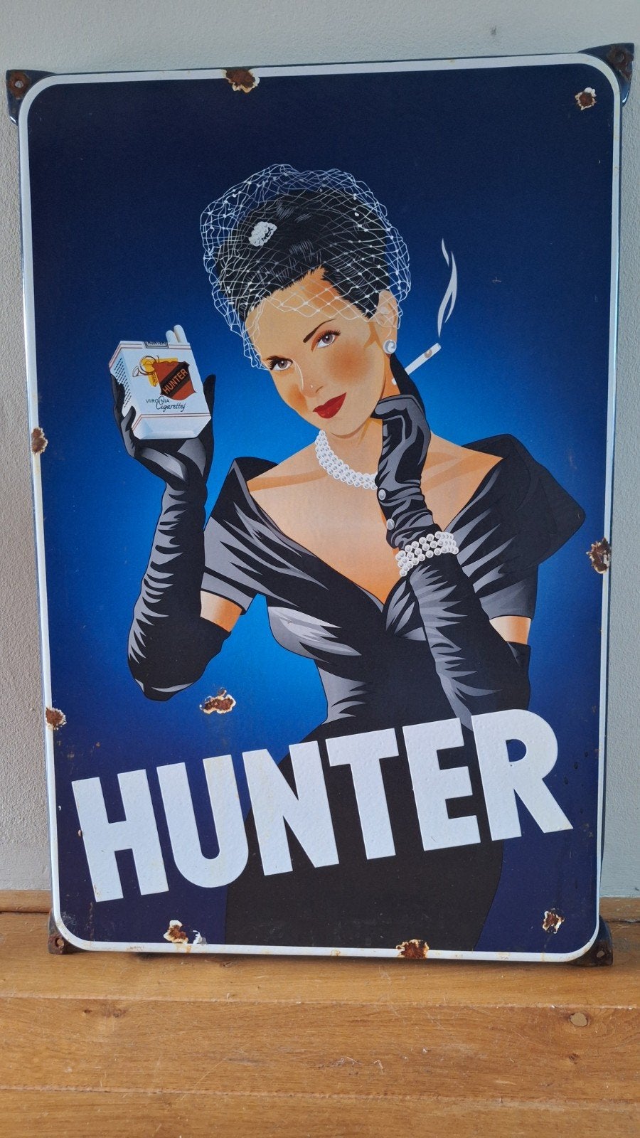 Hunter emaille rook reclame bord met vrouw 47 x 75 cm, Ophalen of Verzenden, Gebruikt, Reclamebord