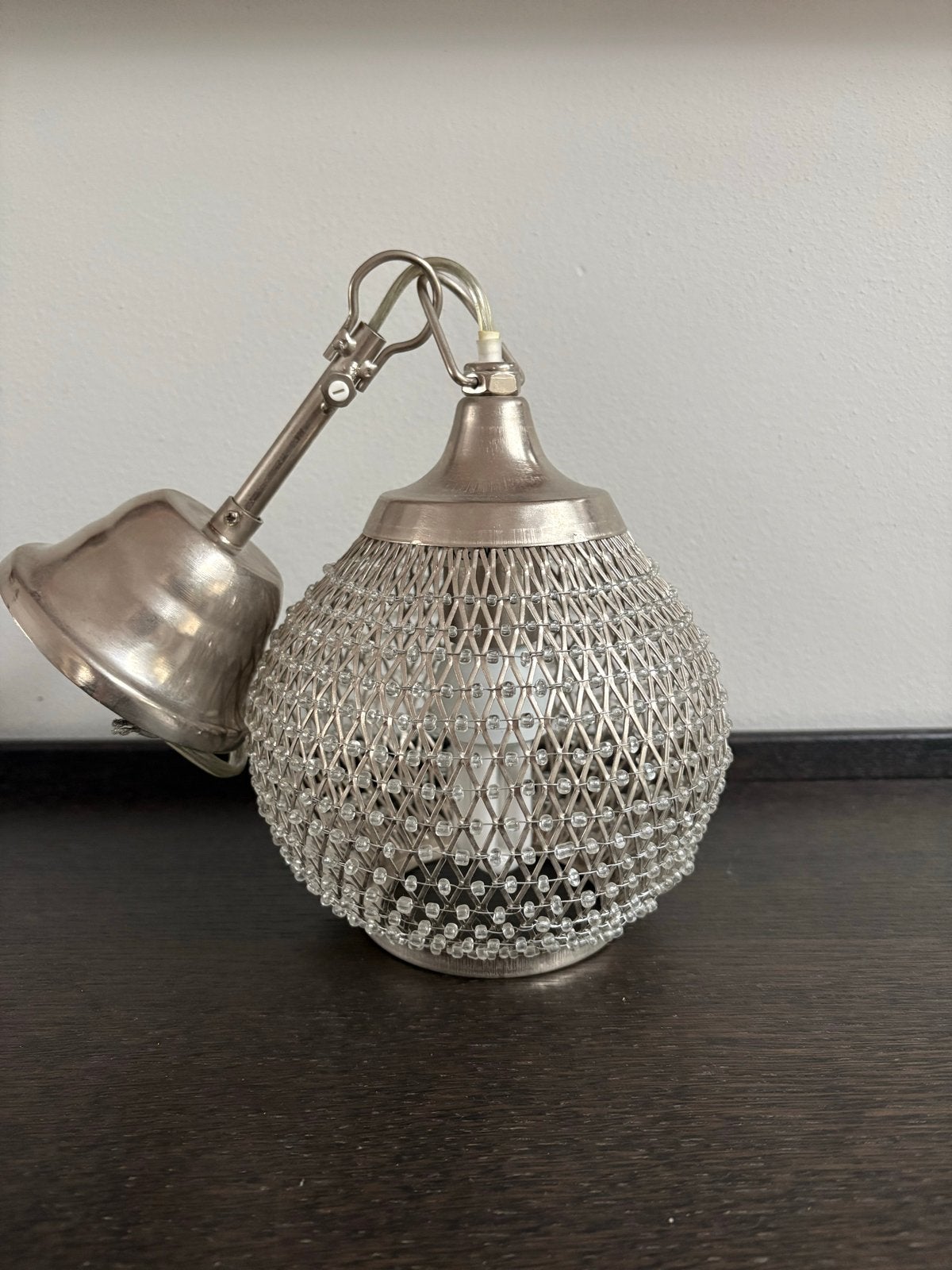 Zilverkleurige hanglamp met kralen en gaasdesign, Huis en Inrichting, Ophalen, Zo goed als nieuw, Metaal, E14 (klein)
