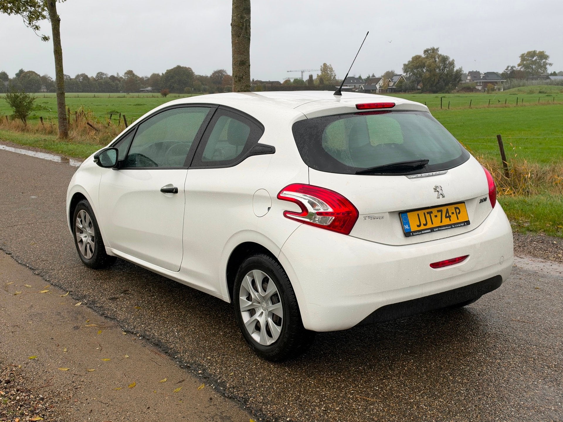 Peugeot 208 1.0 VTi LEES TEKST! Active APK 10-2027 Airco, Voorwielaandrijving, Euro 5, Gebruikt, Zwart