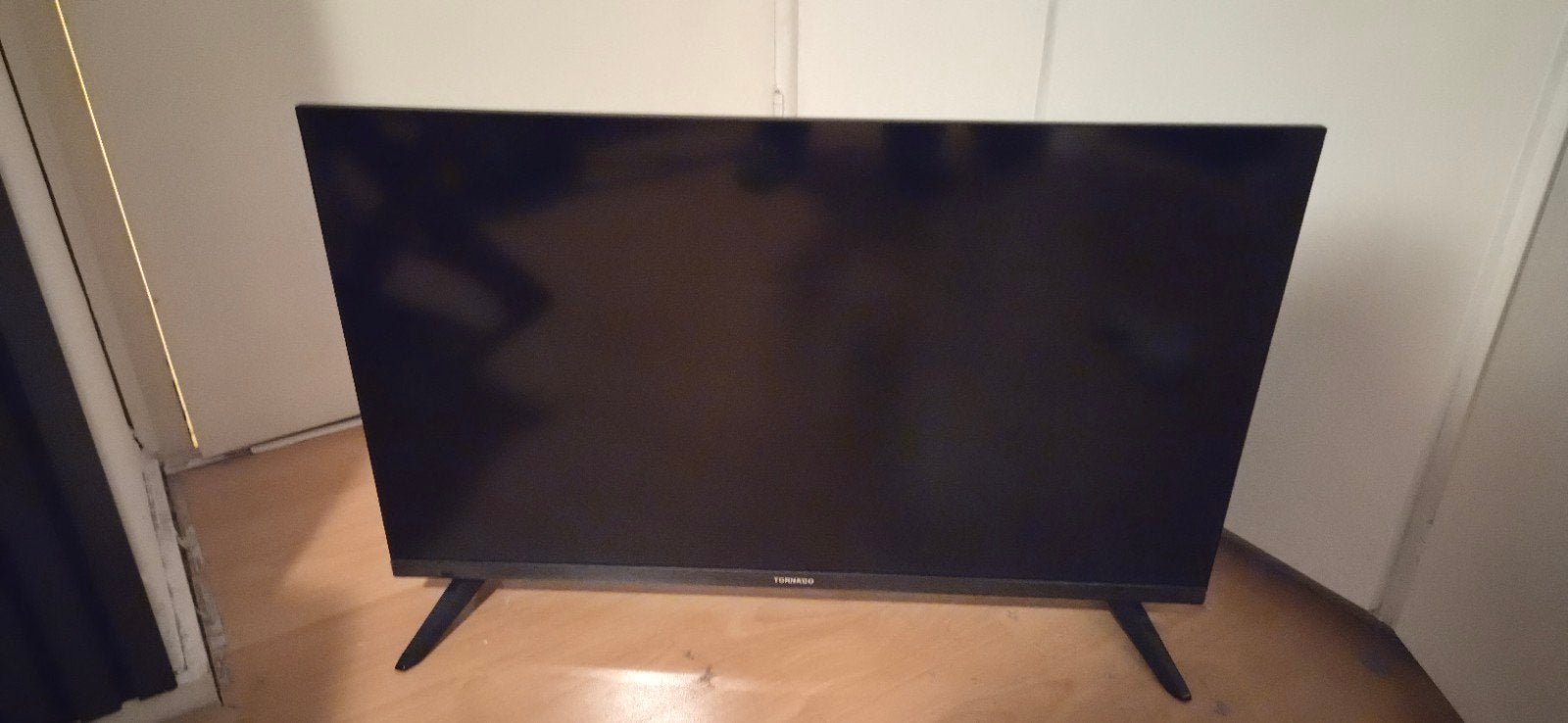 TORNADO 32ES4301X, 50 Hz, 80 tot 100 cm, Zo goed als nieuw, Ophalen