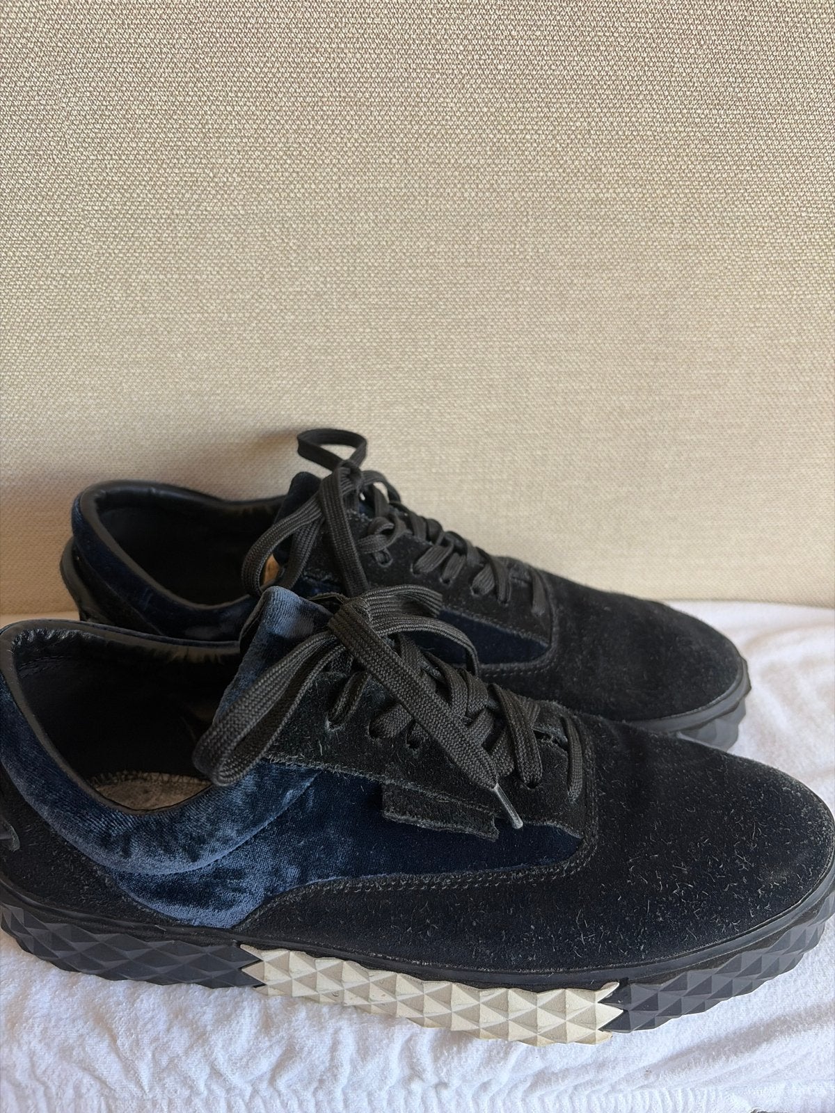 Kendall + Kylie fluwelen sneakers - Maat 42, Zwart, Ophalen of Verzenden, Sneakers of Gympen, Gedragen