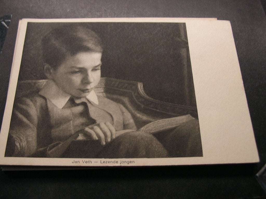 Voor het Kind ansichtkaart 1928 Lezende jongen, Verzamelen, Verzenden, 1920 tot 1940, Ongelopen, Kinderen