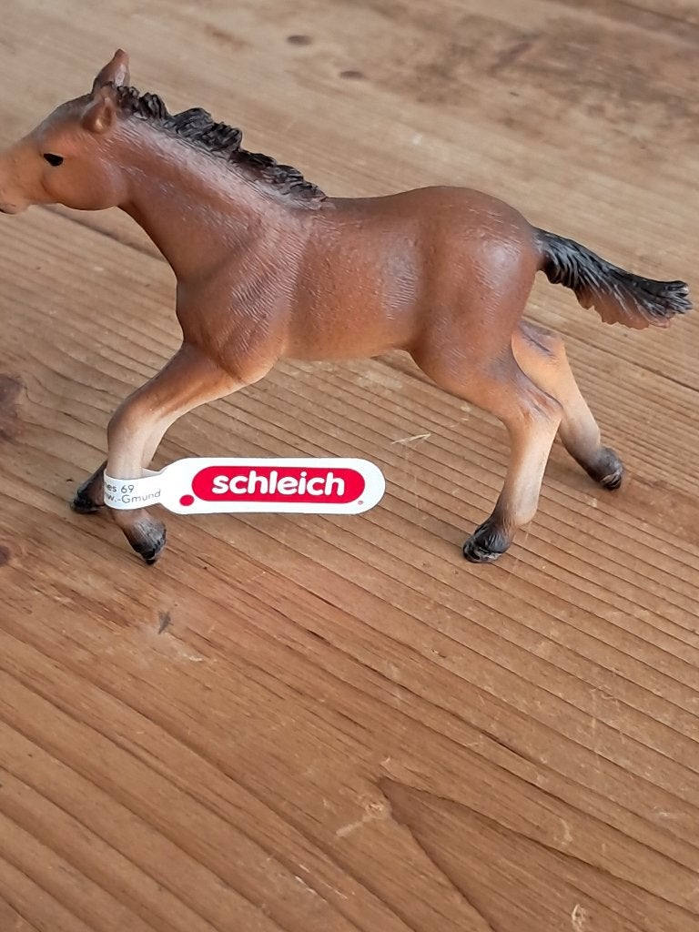 Schleich 17085 Farm World Mustang  veulen 10cm, Ophalen of Verzenden, Nieuw, Paard, Beeldje of Figuurtje