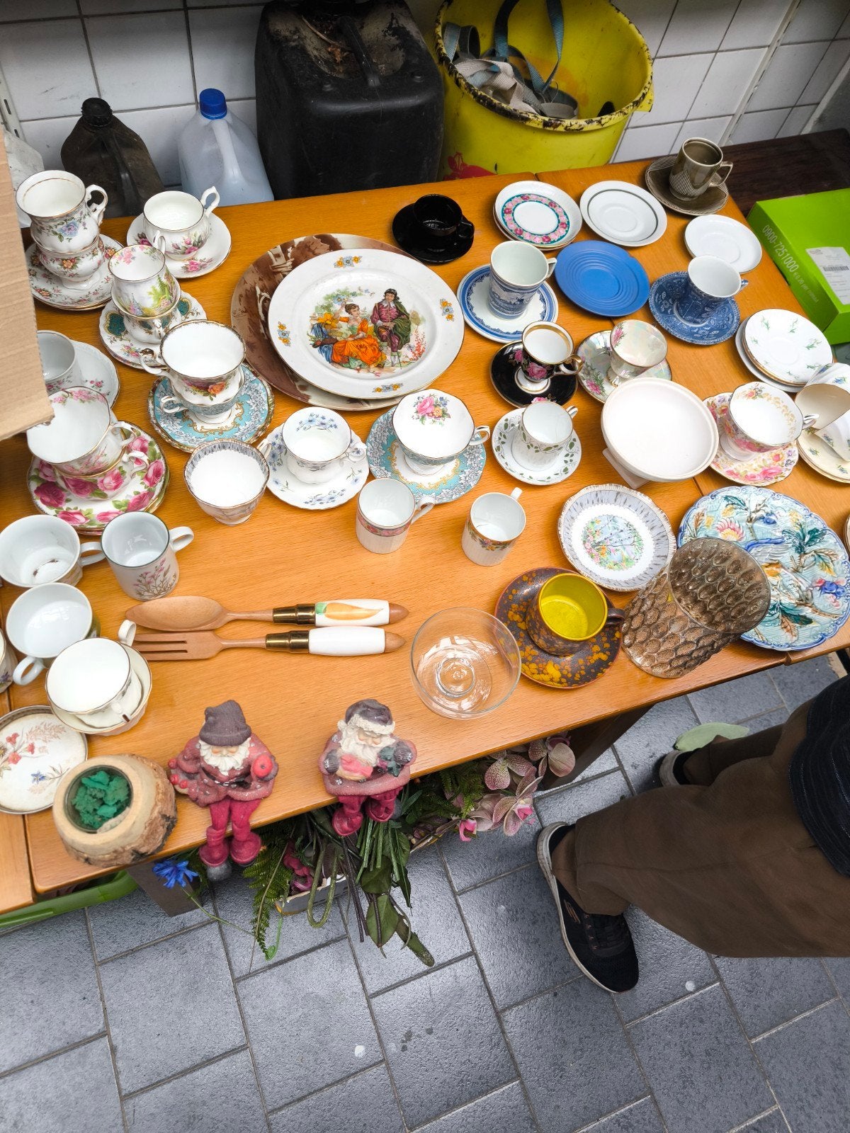 Diverse Antieke Serviezen en Decoratieve Items, Ophalen