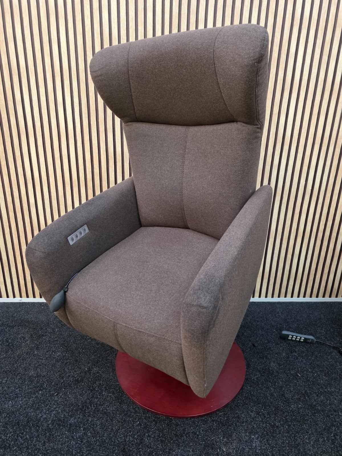 Prominent relaxfauteuil- Sta op - Stof - Medium, Ophalen of Verzenden, Zo goed als nieuw, Hout, 50 tot 75 cm