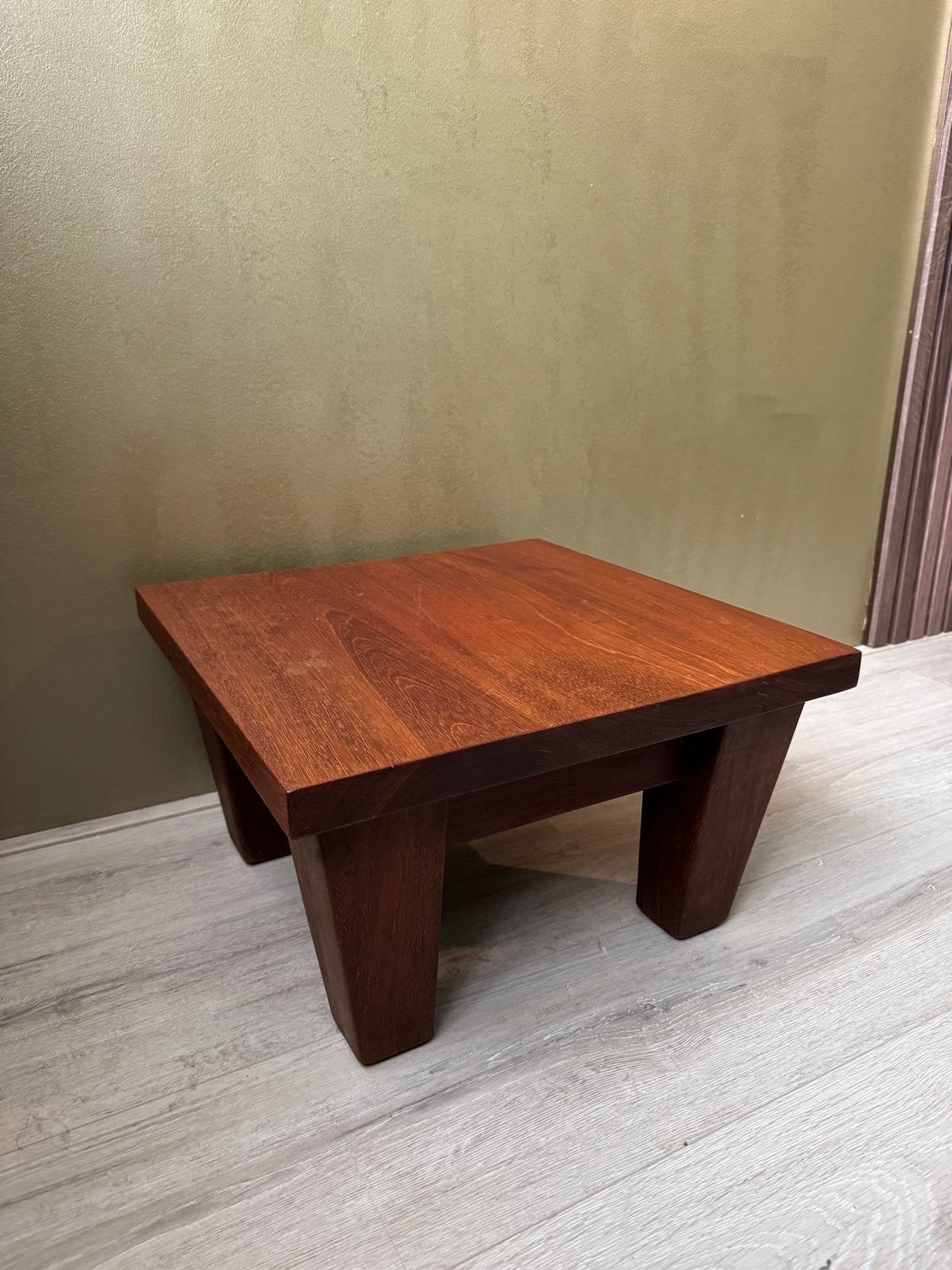 Massief houten bijzettafel - Vierkant, Ophalen, Minder dan 45 cm, Minder dan 55 cm, Vierkant