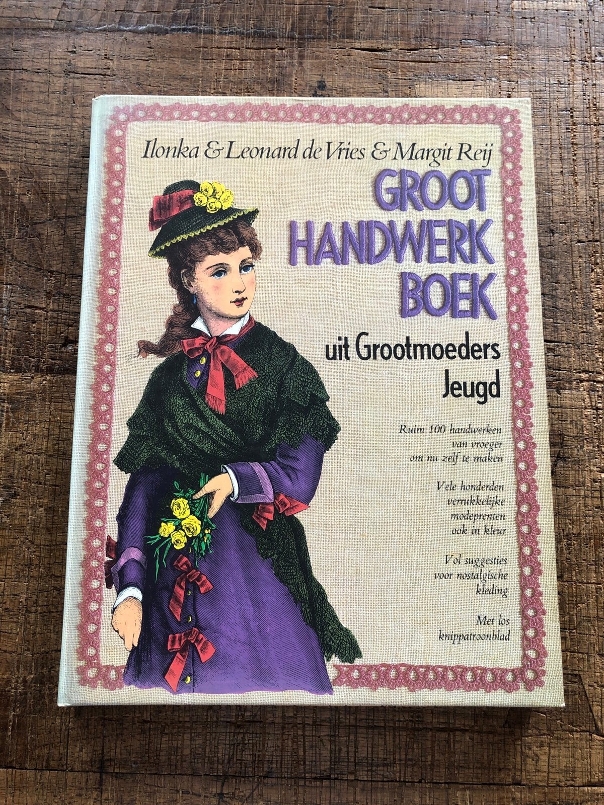 Groot Handwerkboek uit Grootmoeders Jeugd, Ophalen of Verzenden, Zo goed als nieuw, Overige onderwerpen