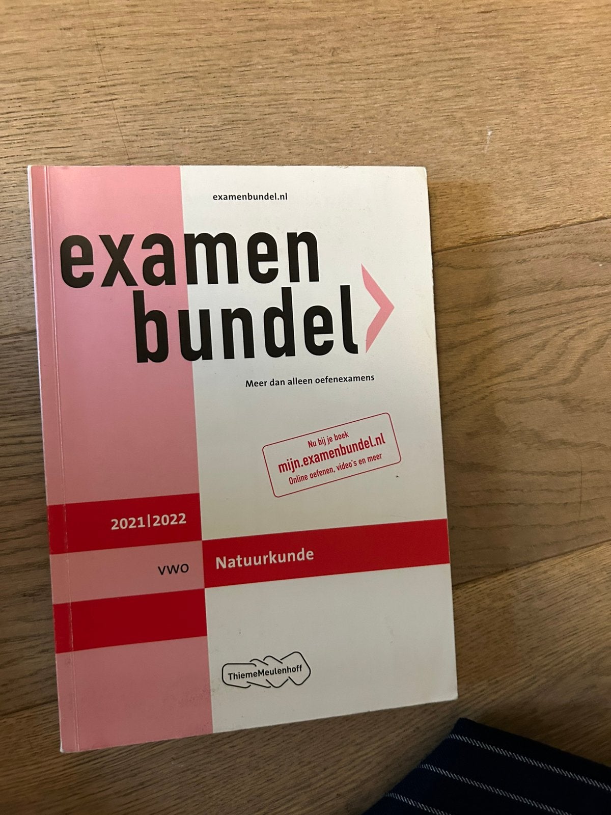 Examenbundel VWO Natuurkunde en samenvatting Natuurkunde, Ophalen, Gelezen, VWO, Natuurkunde