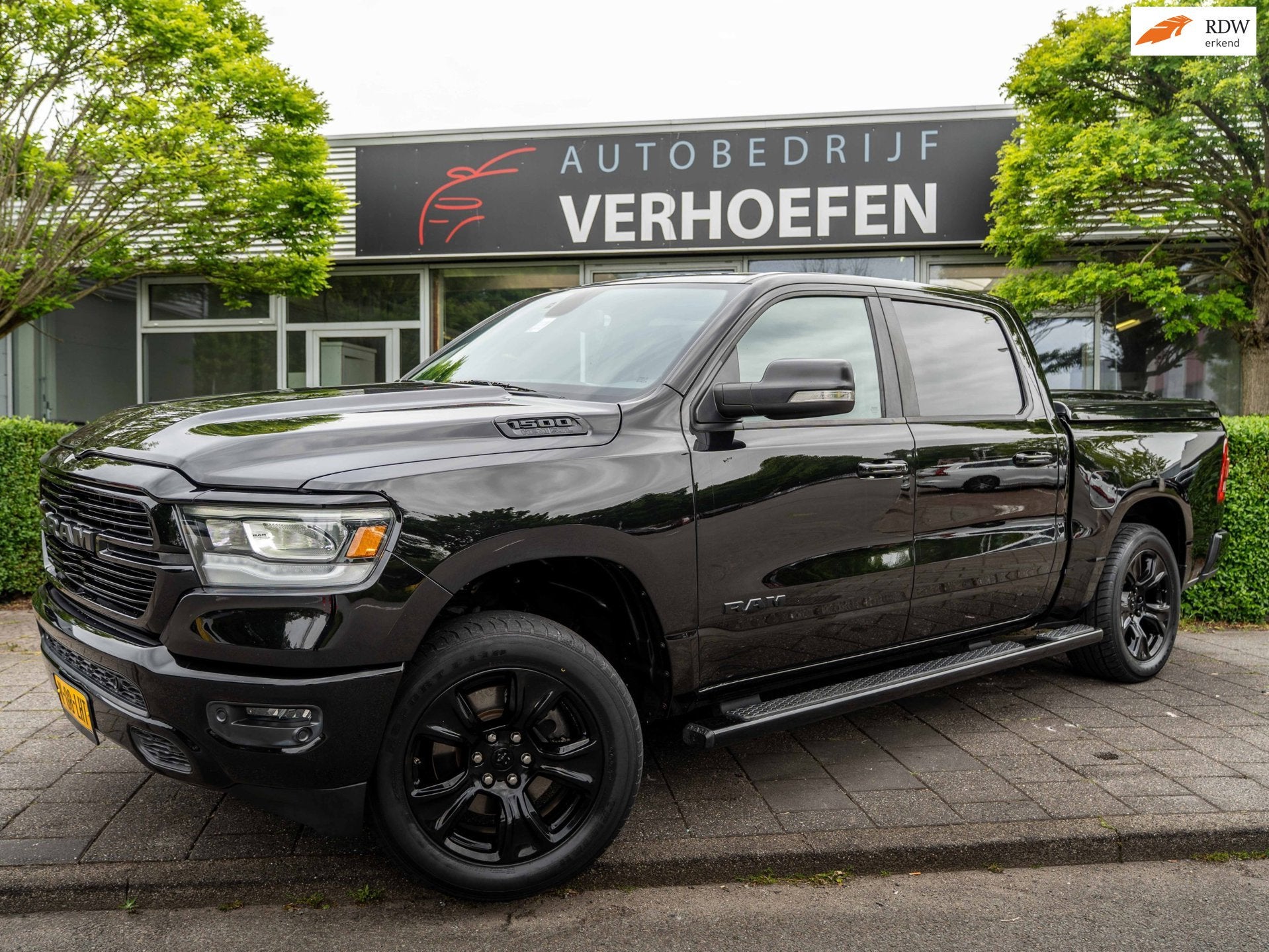 Dodge Ram 1500 5.7 V8 4x4 Crew Cab Big Horn | STUUR & STOELV, Auto's, Automaat, Dealer onderhouden, Gebruikt, 5654 cc