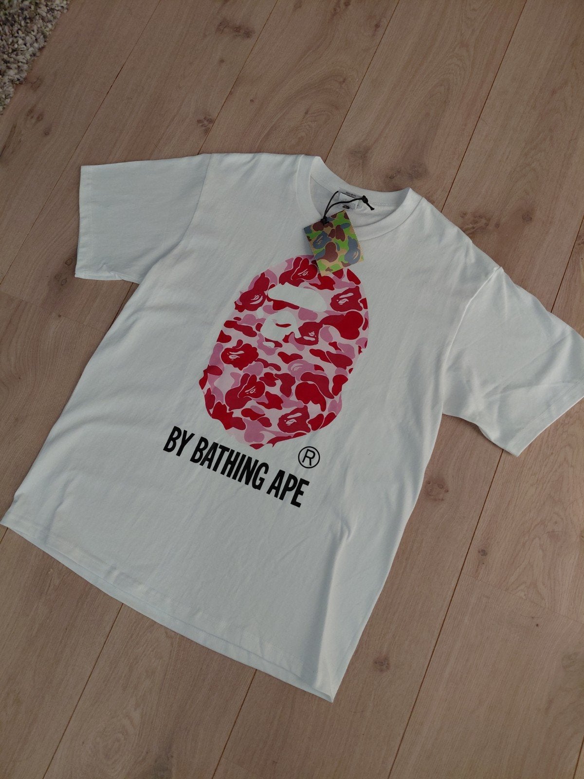 A Bathing Ape BAPE T-shirt wit roze camo logo Maat M, Maat 48/50 (M), Wit, Nieuw, Ophalen of Verzenden