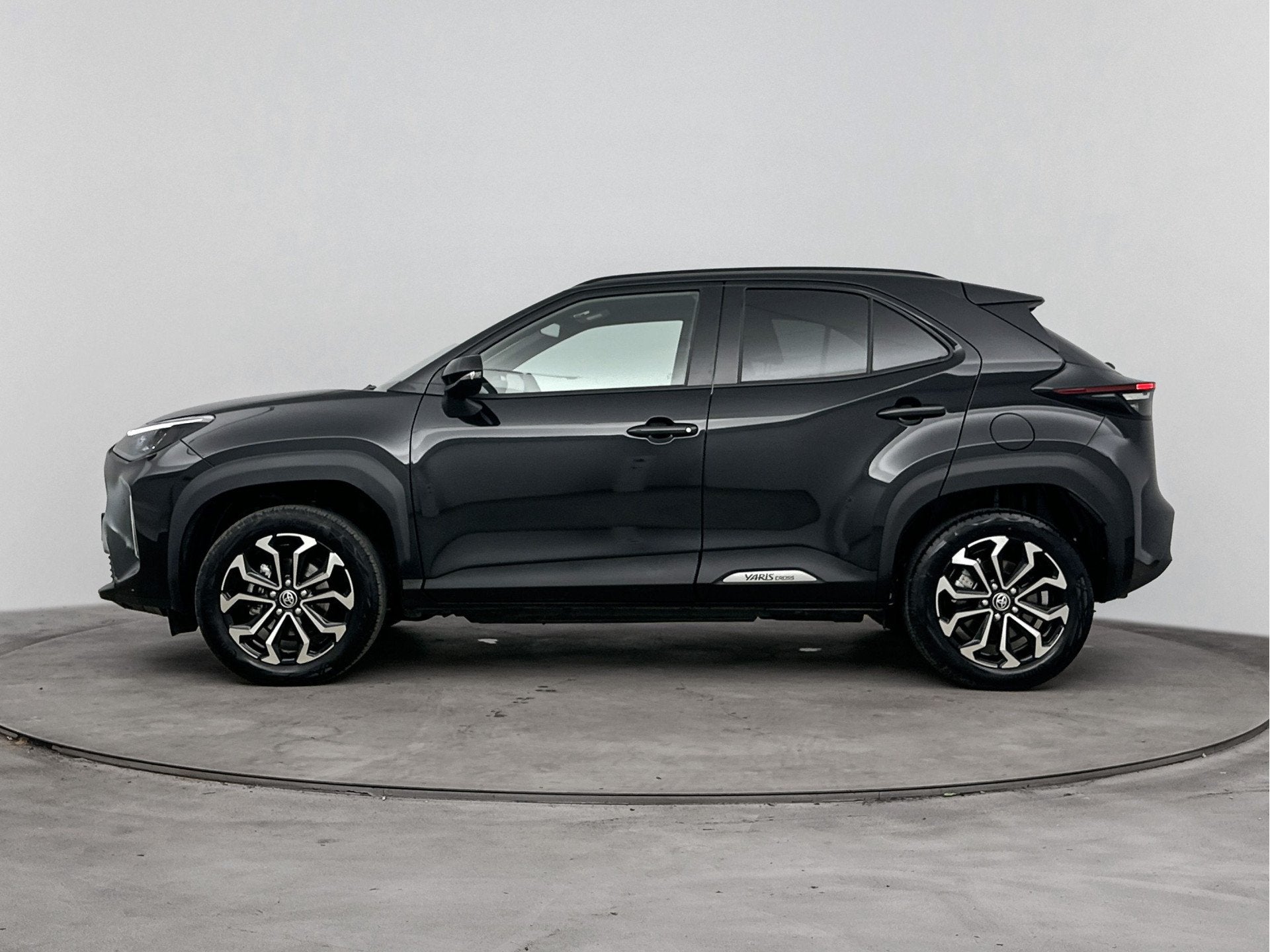 Toyota Yaris Cross 1.5 Hybrid 115 Dynamic | Voorruit-Stuur-S, 12 maanden, Stof, Gebruikt, 116 pk