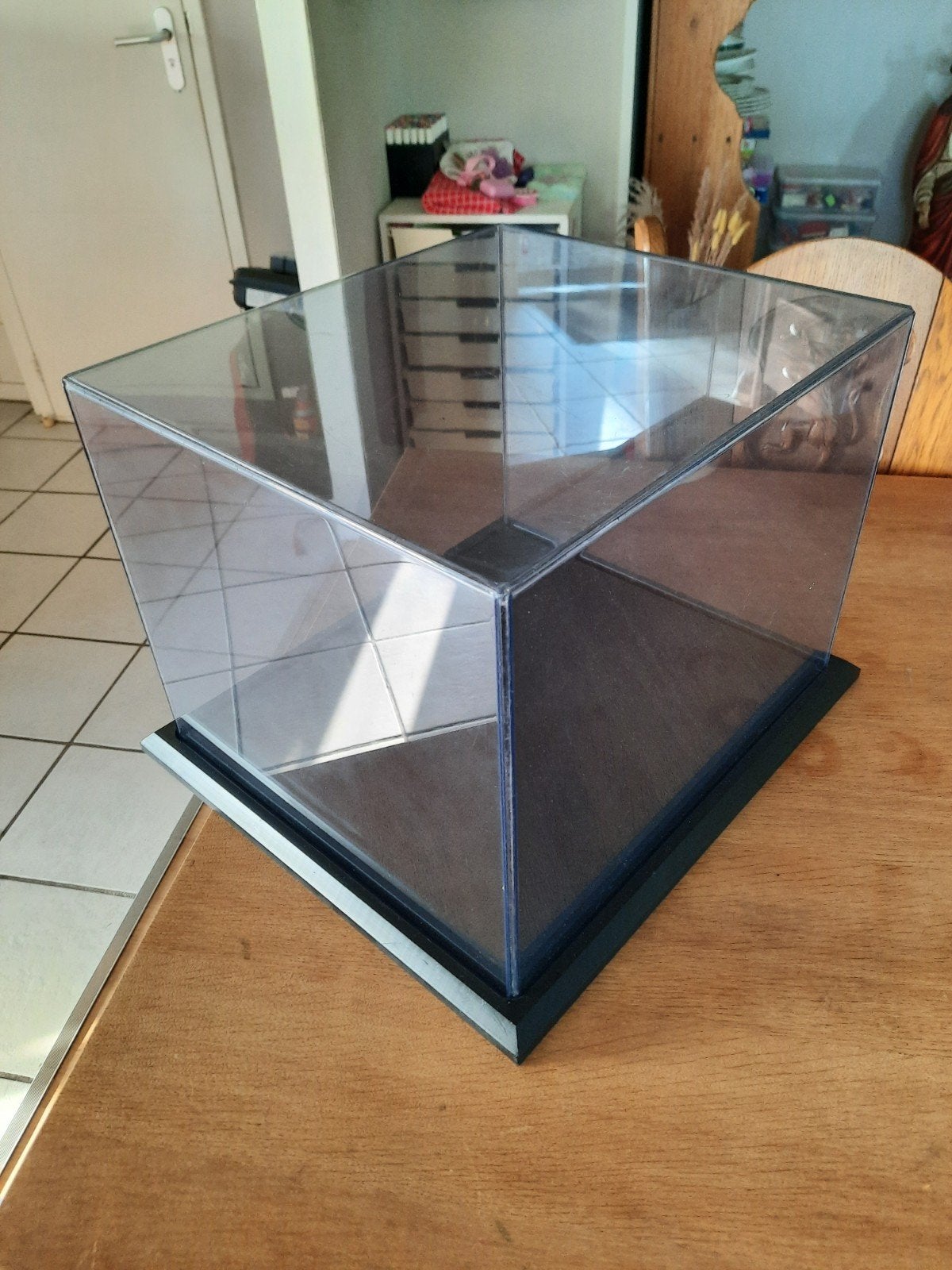 Display vitrine met zwarte basis, Ophalen of Verzenden