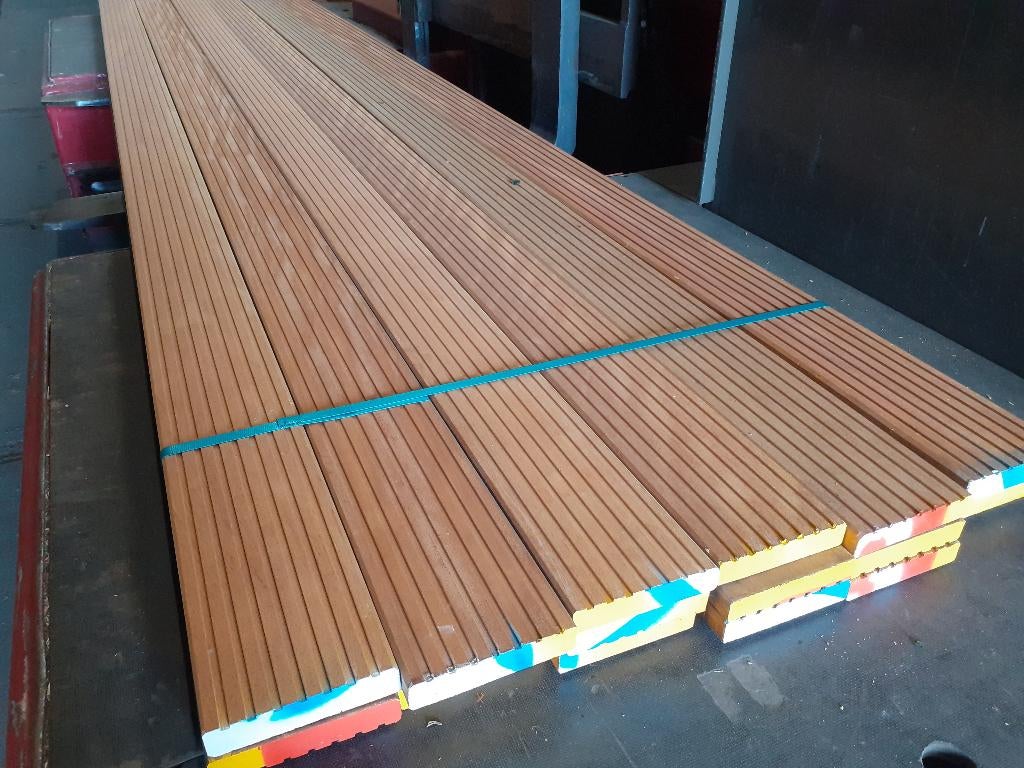 Partij 18 stuks Bilinga dekdelen 27x140x4500mm - 11.75m2, Ophalen of Verzenden, 250 cm of meer, Planken, Hardhout