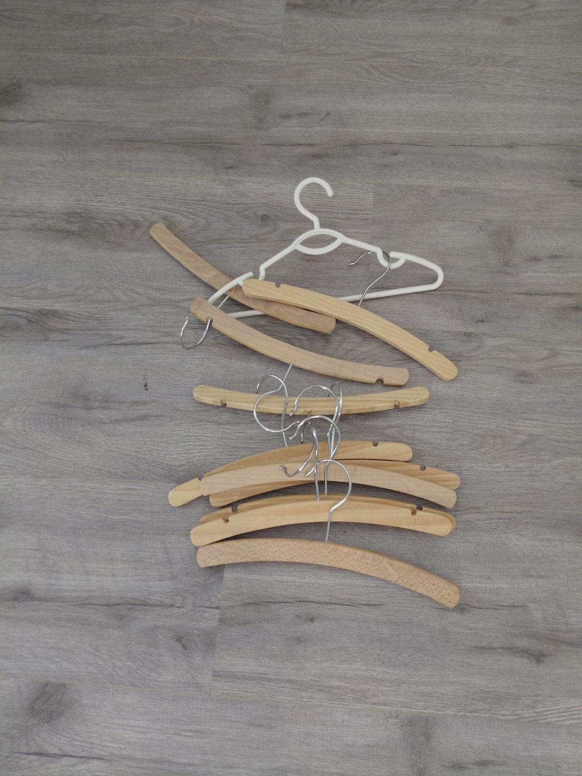 Houten en kunststof kledinghangers - diverse maten, Ophalen of Verzenden, Gebruikt, Hout, Volwassenen