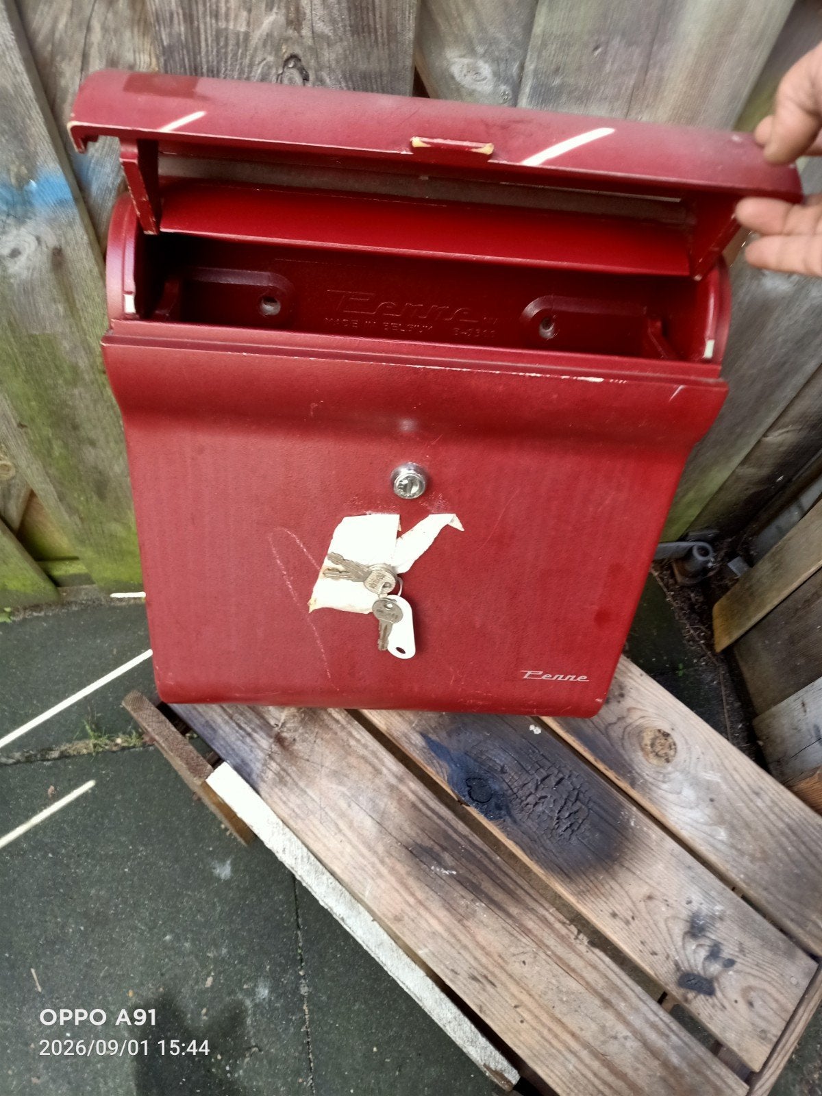 Rode brievenbus, wandmodel, inclusief sleutels, Tuin en Terras, Brievenbussen, Ophalen of Verzenden, Gebruikt, IJzer, Wandbrievenbus