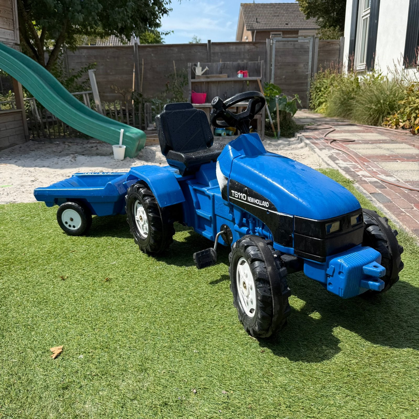 Blauwe New Holland trap trekker/tractor met aanhanger, Kinderen en Baby's, Speelgoed | Buiten | Skelters, Ophalen, Zo goed als nieuw
