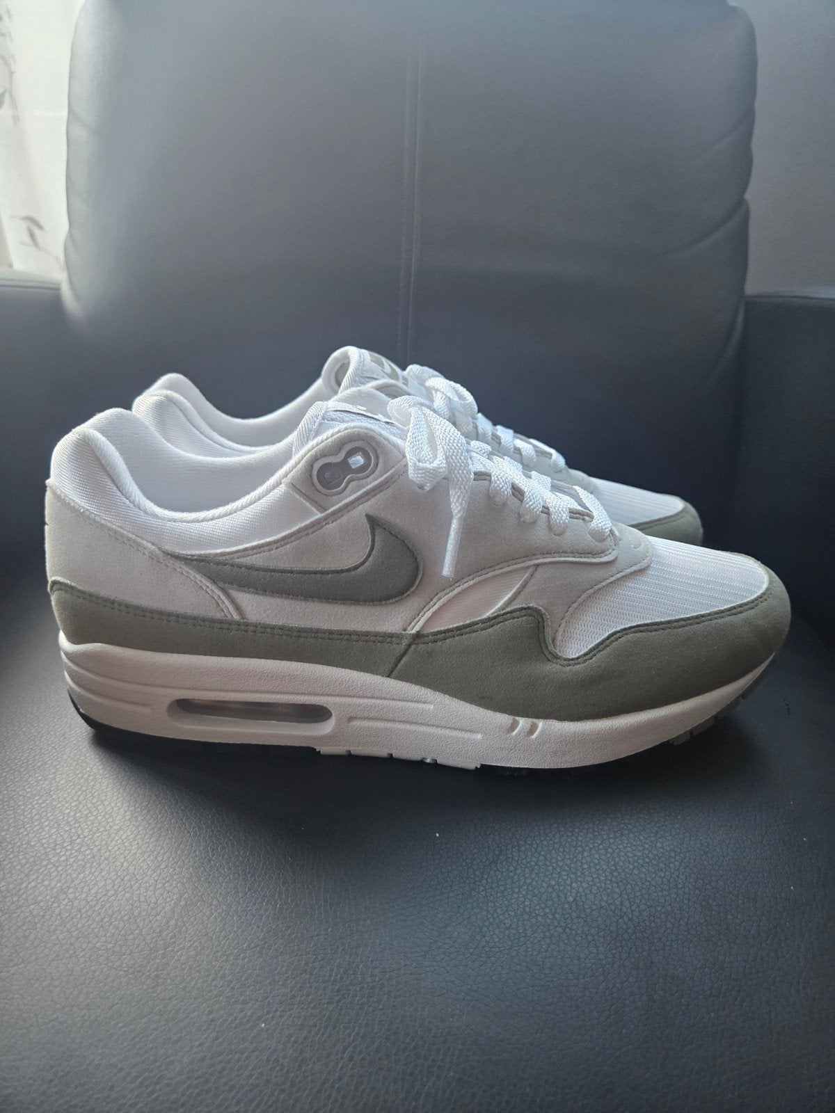 Nike Air Max 1 Olijf en Wit - Nieuw, Kleding | Heren, Wit, Nike, Nieuw, Ophalen of Verzenden