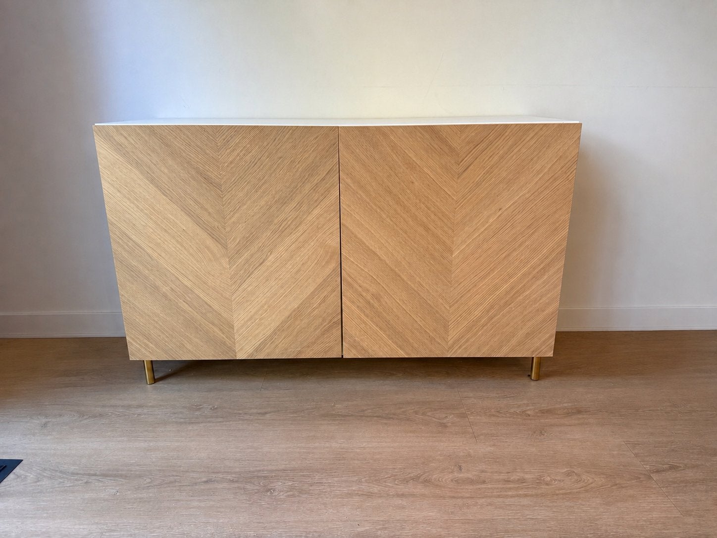 IKEA BESTÅ TV-meubel/dressoir wit met eiken visgraat deuren, Ophalen, 100 tot 150 cm, Zo goed als nieuw, 25 tot 50 cm