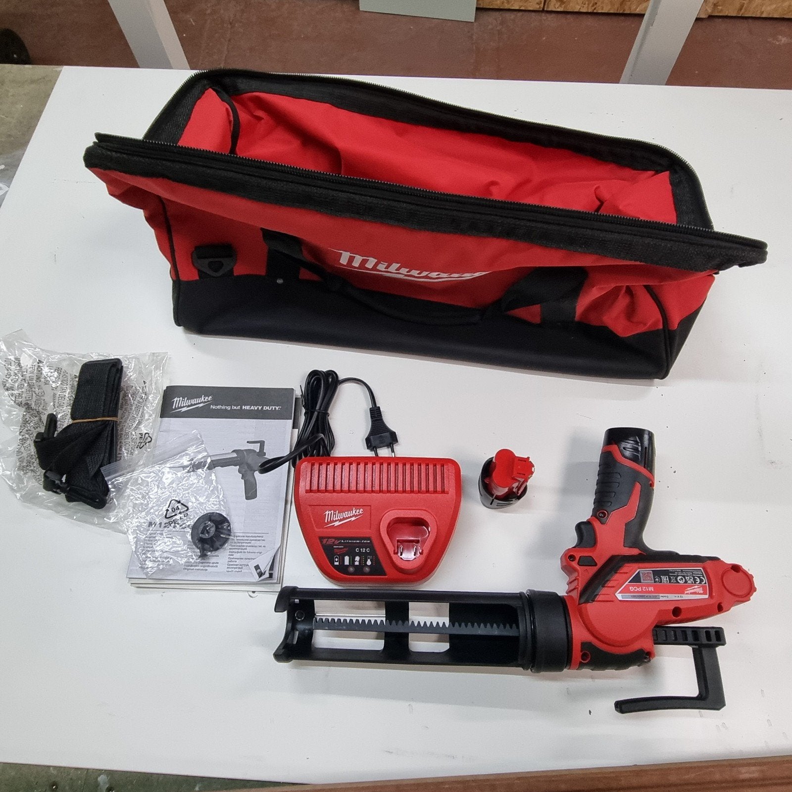 Milwaukee kitpistool - Nieuwstaat met 2 accu's, lader en tas, Ophalen of Verzenden, Nieuw