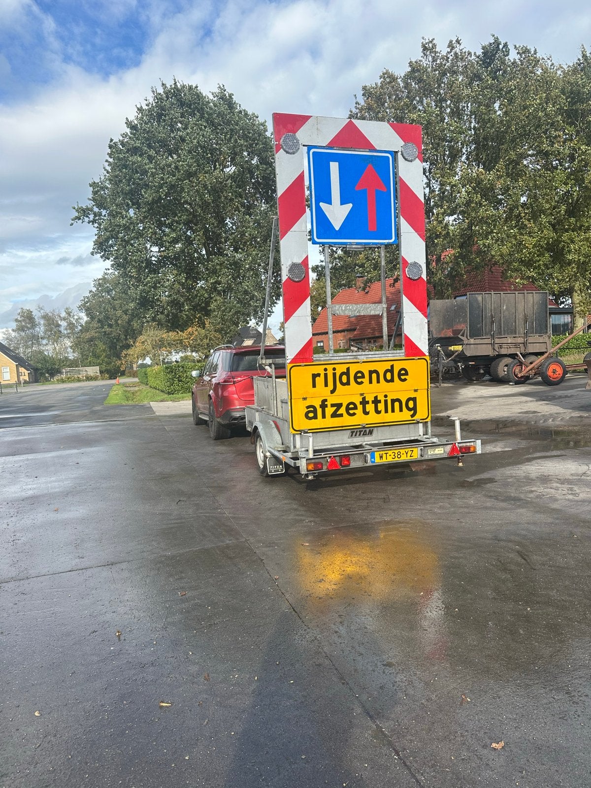 Pijlwagen / Rijbaanversmalling met verkeersborden