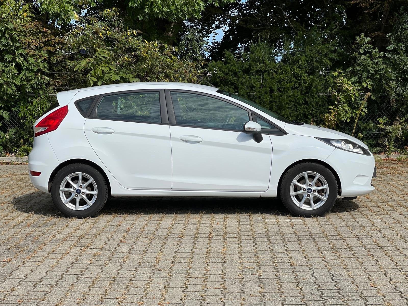 Foto 6 van Ford Fiesta 1.25 Limited 5-deurs - Airco/NAP