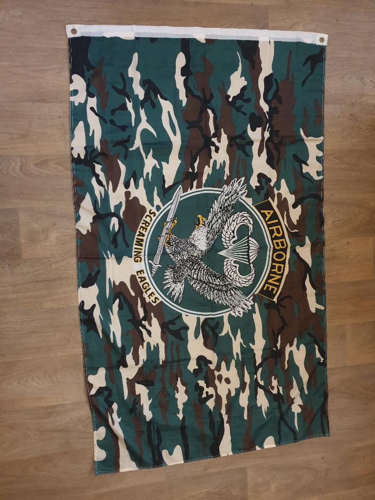 101st Airborne Screaming Eagles Flag Vlag Camouflage, Ophalen of Verzenden, Landmacht, Nederland, Embleem of Badge