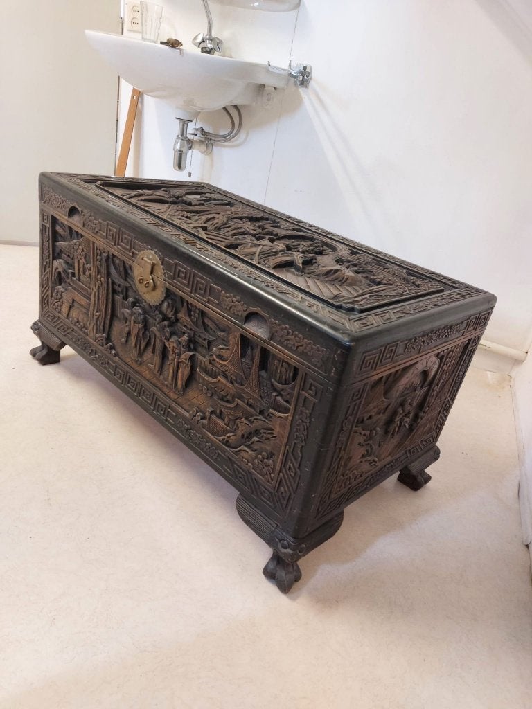 chinese kamferkist met mooi snijwerk, Ophalen