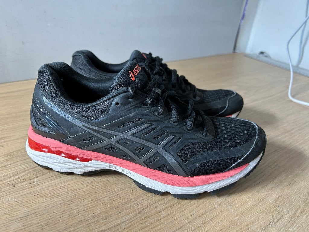 Asics GT-2000 Hardloopschoenen Zwart/Roze Maat 37,5, Sport en Fitness, Ophalen of Verzenden, Gebruikt, Hardloopschoenen, Asics
