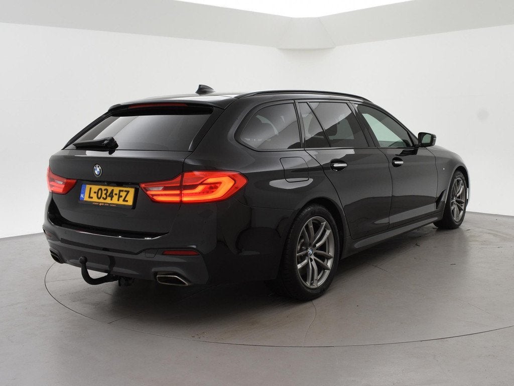 BMW 5-serie Touring 540i xDrive 340 PK M-SPORT + ADAPTIVE CR, Gebruikt, Euro 6, 2000 kg, Leder