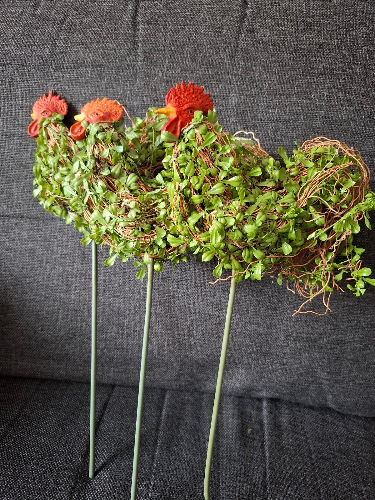 3 kippen kip dieren op stok tuin decoratie

Neem gerust een, Ophalen of Verzenden, Nieuw
