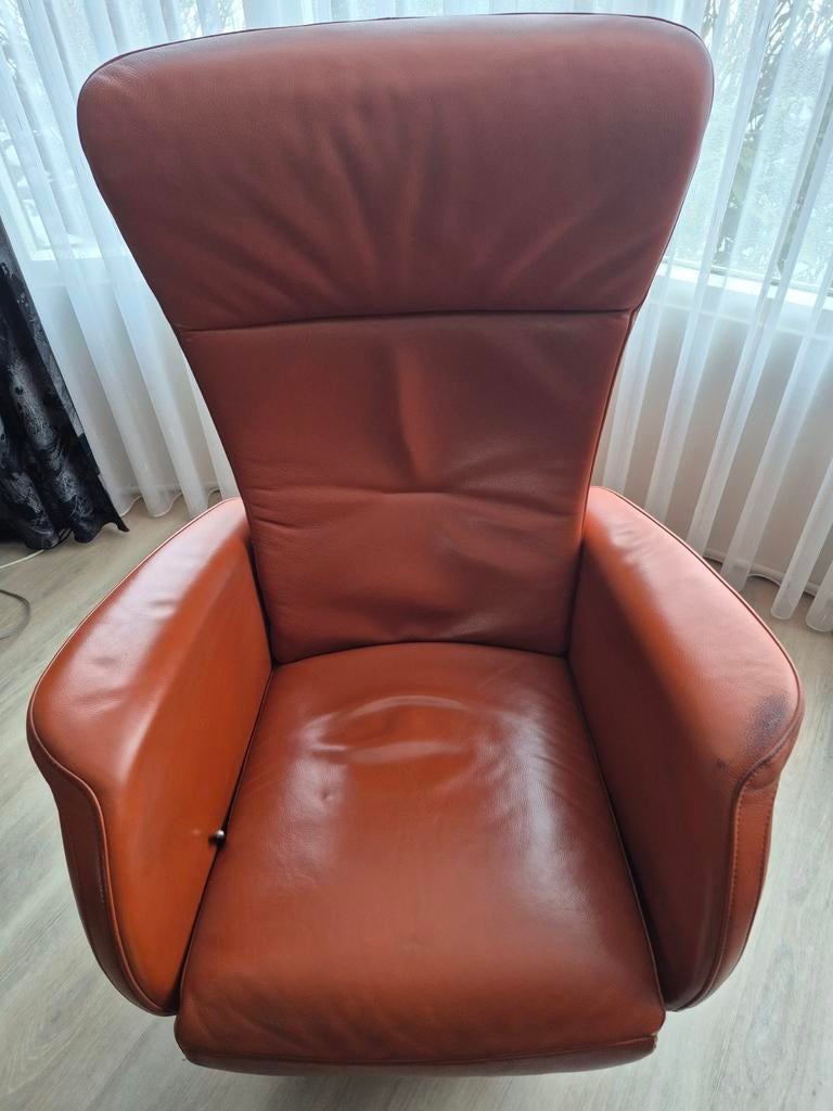 Relaxfauteuil leer terra met gebruiksporen, Huis en Inrichting, Fauteuils, Gebruikt, Leer, 50 tot 75 cm, Ophalen