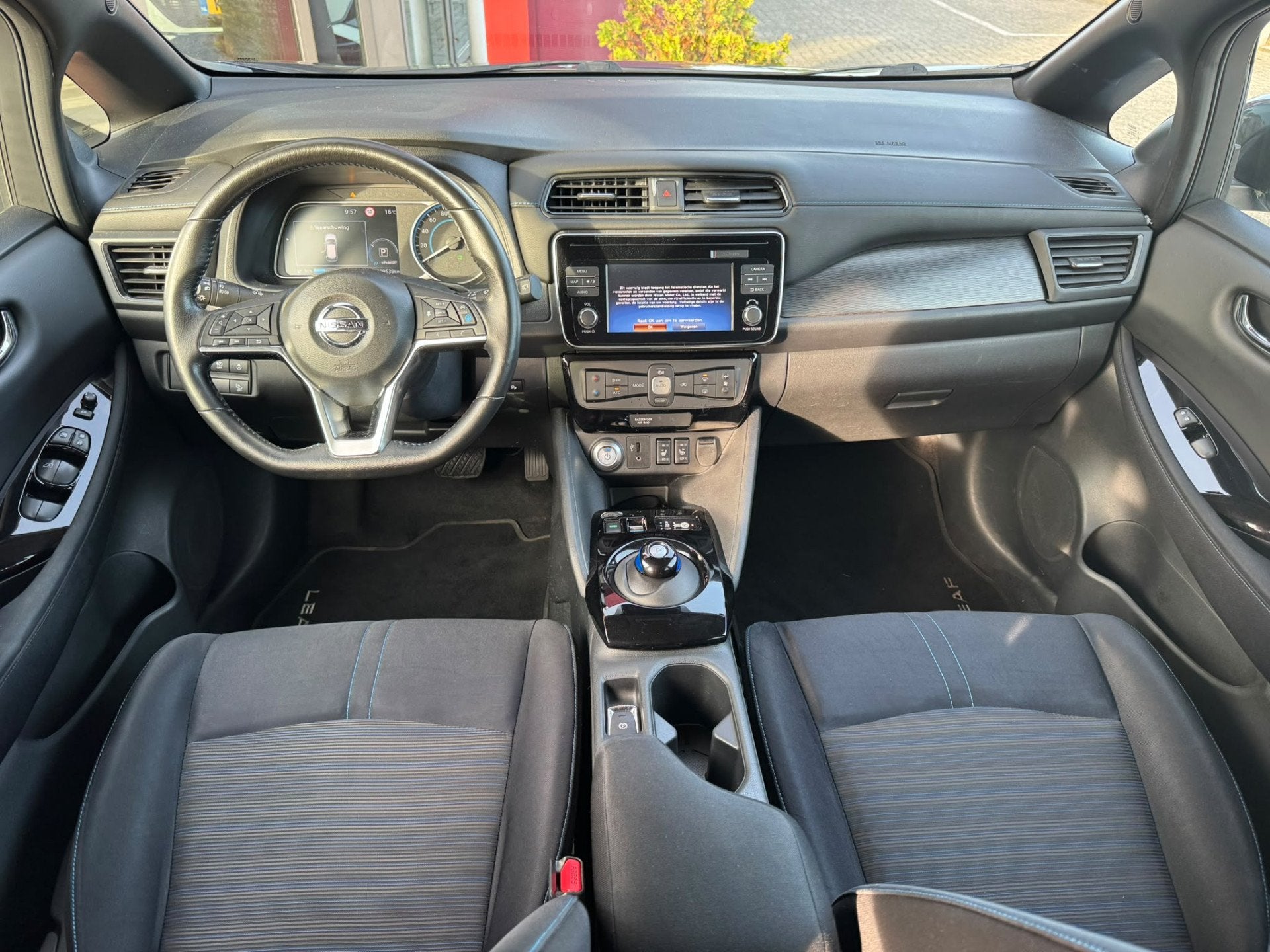 Foto 2 van Nissan Leaf Acenta 40 kWh (bj 2019, automaat)